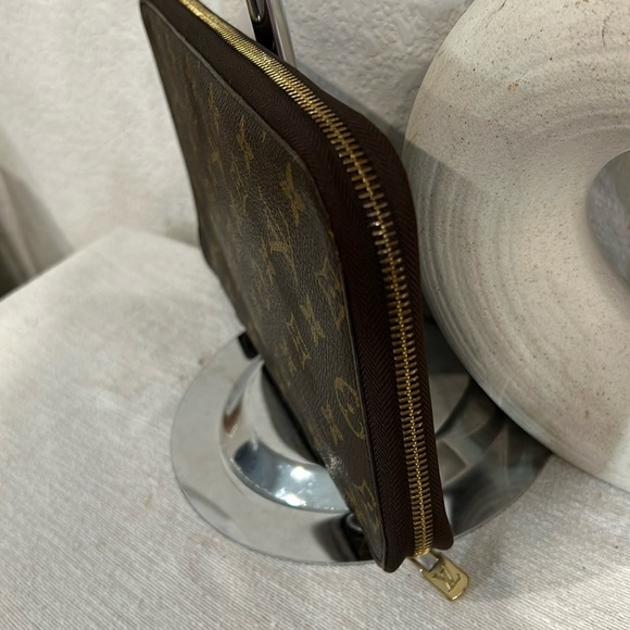 Authentic LOUIS VUITTON ESCAPADO like new with COA - Picture 8 of 15